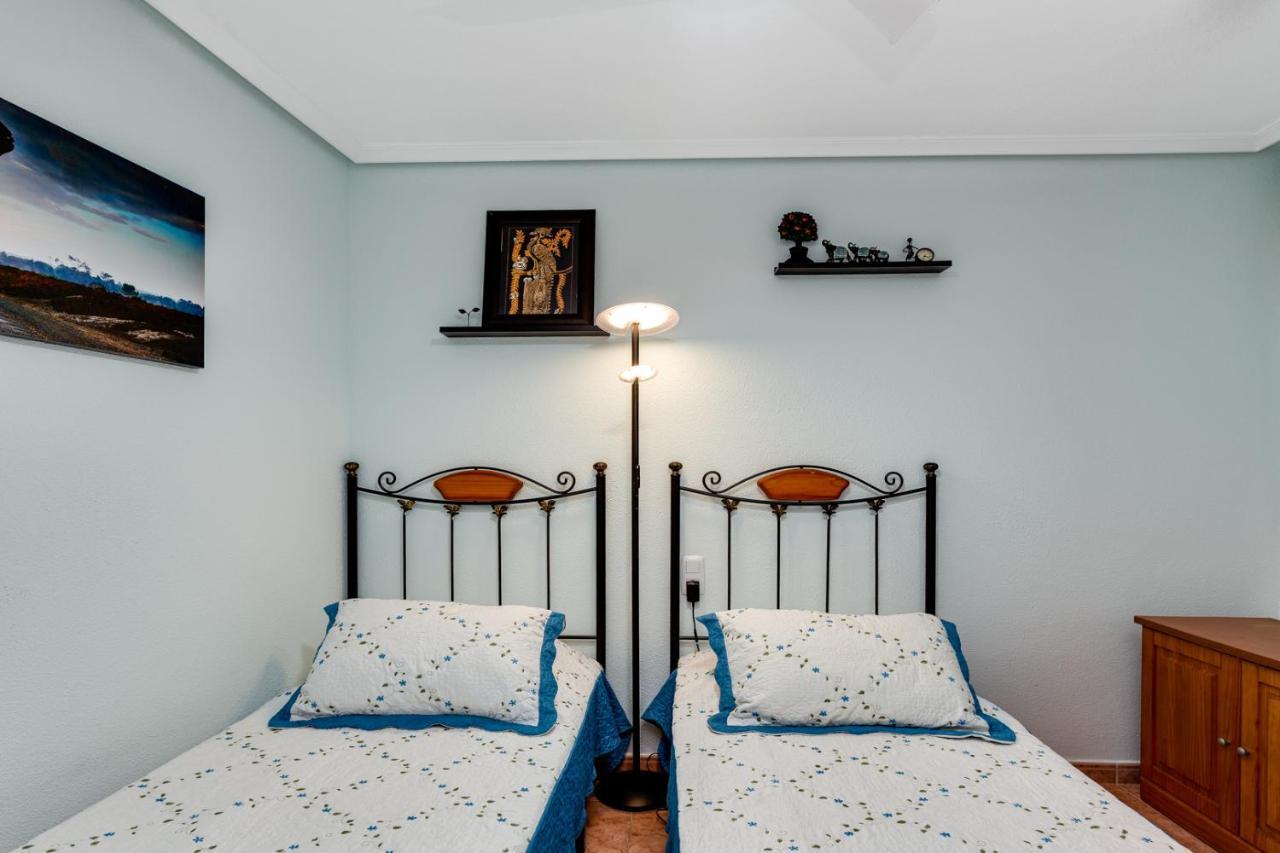 Apartaments Amalia On The Beach Torrevieja Exterior foto